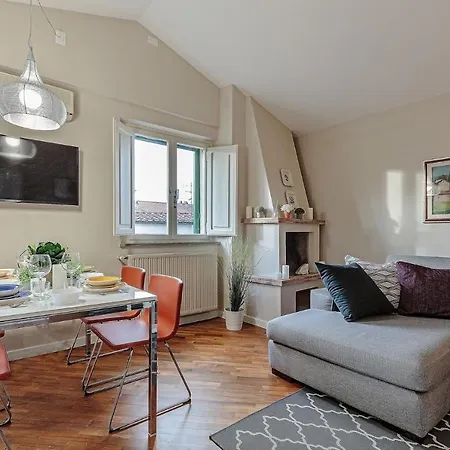 Terrazza Santa Croce, Panoramic Terrace Penthouse Inside The Walls Of Apartment Lucca