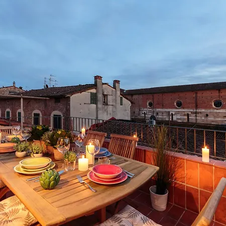 Apartment Terrazza Santa Croce, Panoramic Terrace Penthouse Inside The Walls Of Lucca
